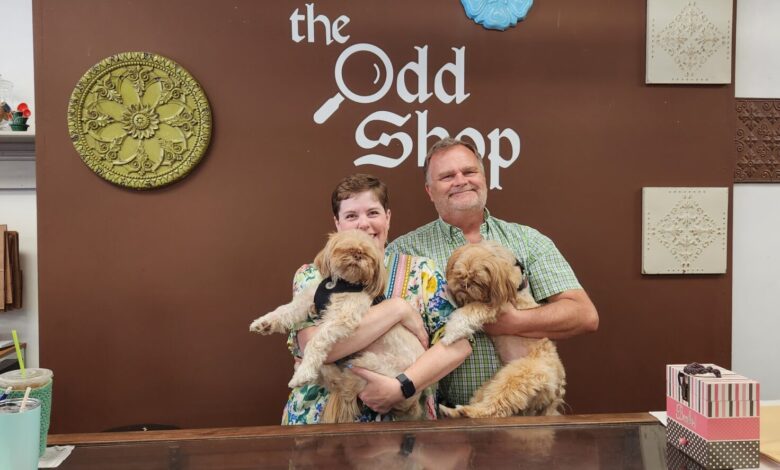 From Left to Right: Leslie Jacobsen & Colin McGuire Dogs: Fizzgig & Falcor
